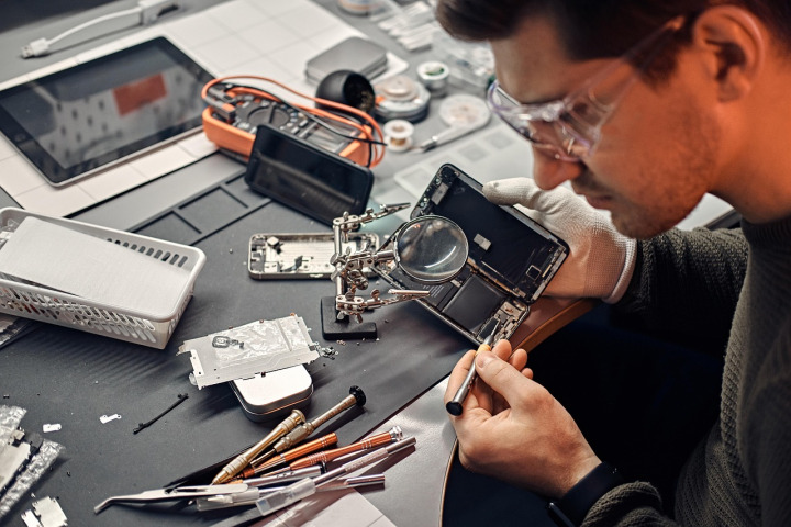 HVAC technician repair